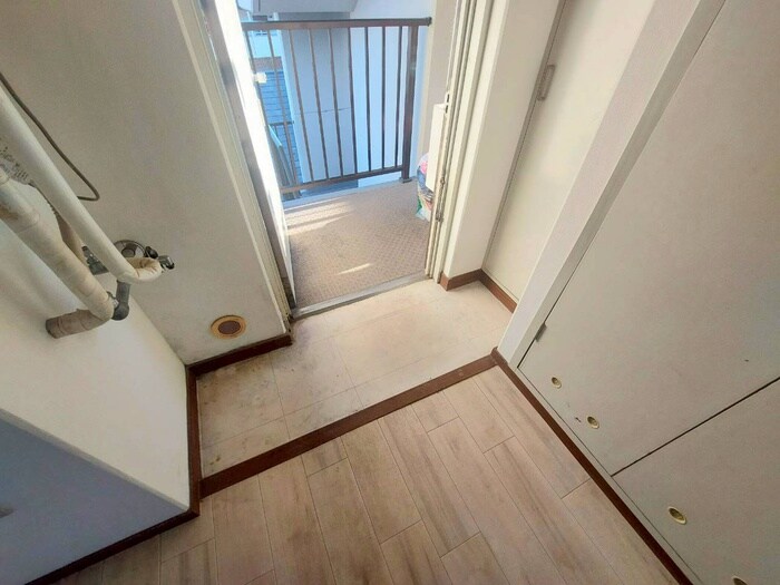 物件内観写真13　(玄関)