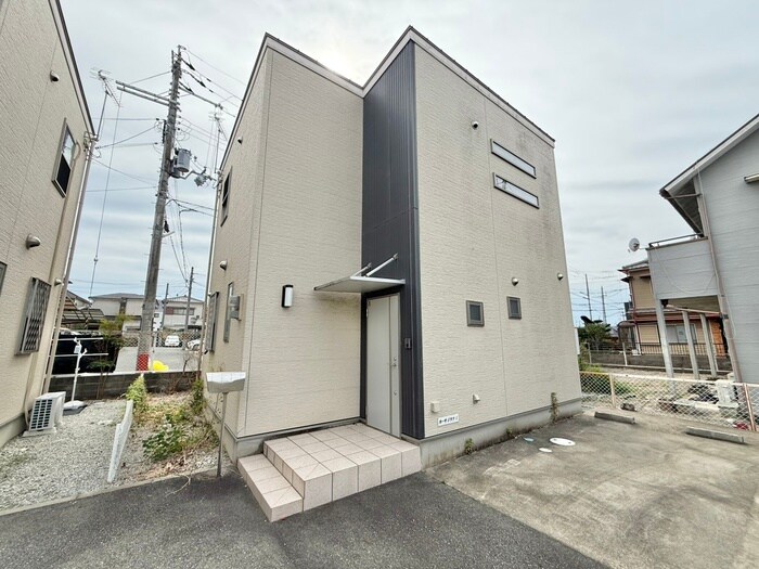 カーサ・ジラフ(1号室)の物件外観写真