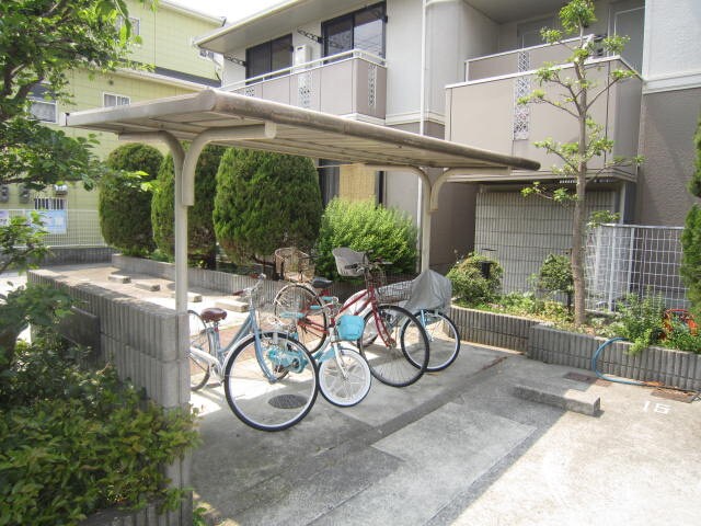 物件外観写真3　(駐輪場)