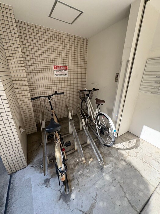 物件外観写真5　(駐輪場)