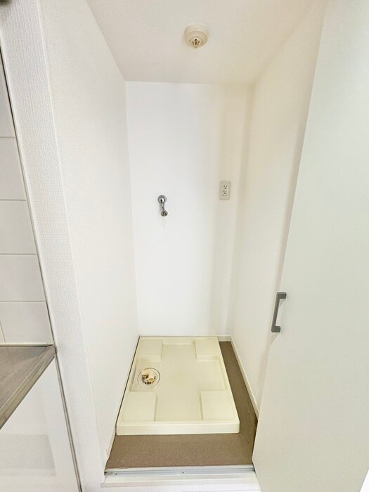 物件内観写真16　(洗濯機置場)