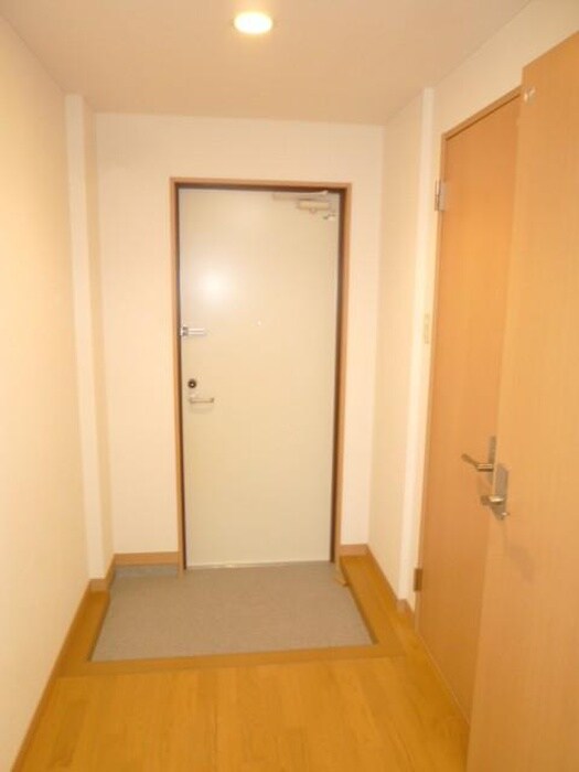 物件内観写真10　(玄関)