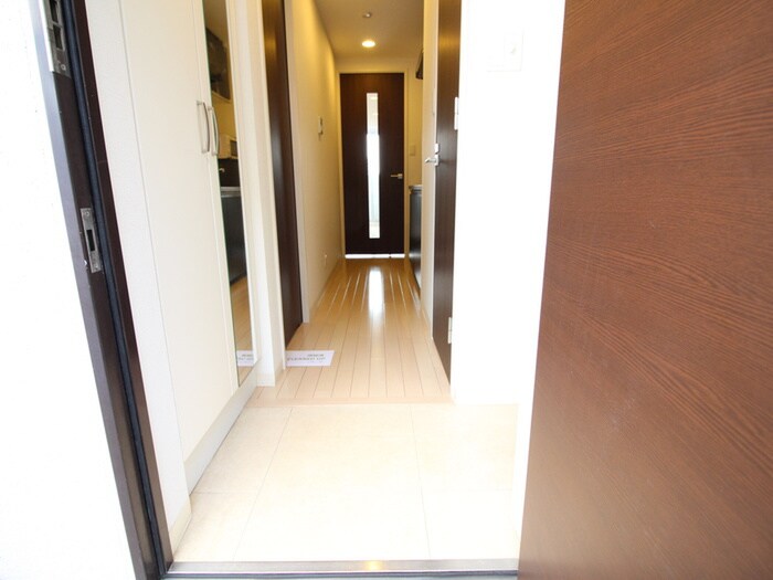 物件内観写真8　(玄関)
