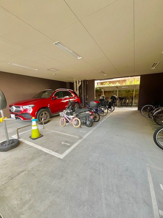 物件外観写真3　(駐輪場)