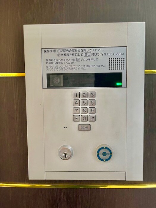 物件外観写真4　(エントランス部分)