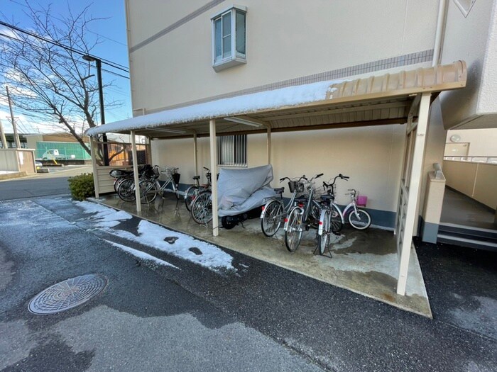 物件外観写真3　(駐輪場)