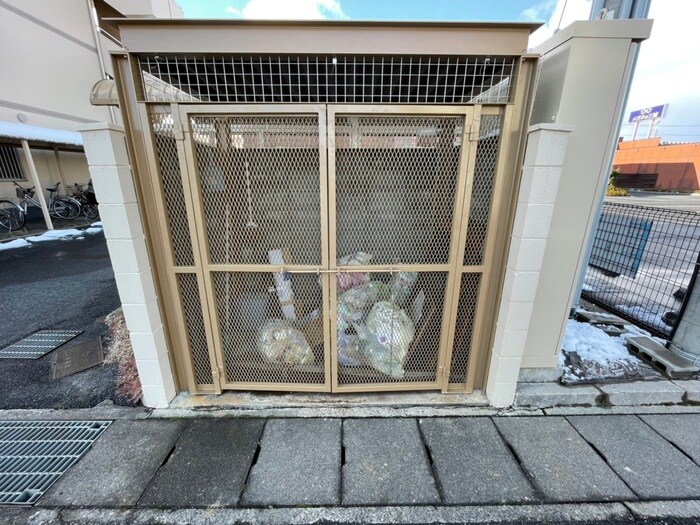 物件外観写真4　(建物設備)