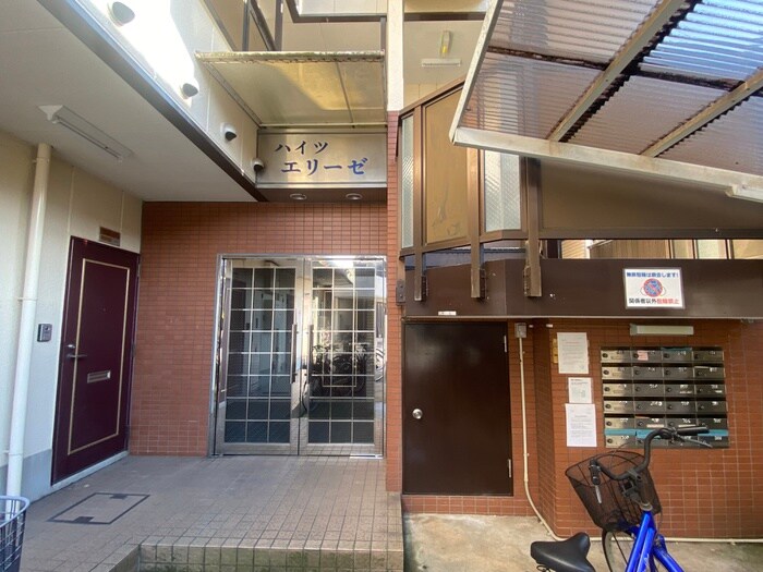 物件外観写真2　(エントランス部分)