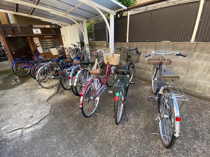 物件外観写真5　(駐輪場)