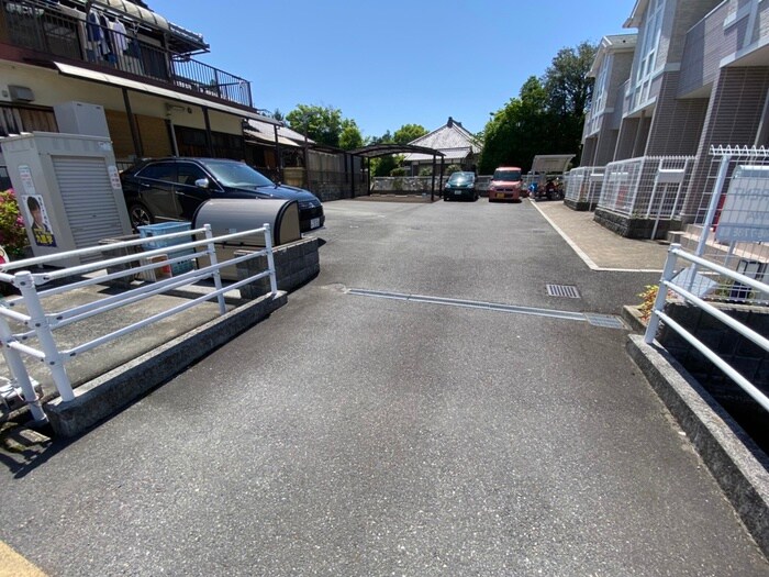 物件外観写真2　(駐車場)