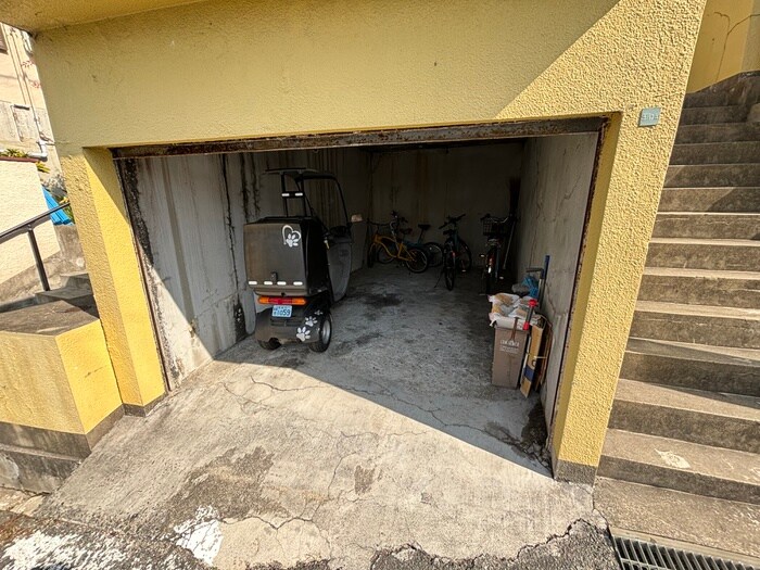 物件外観写真2　(駐輪場)