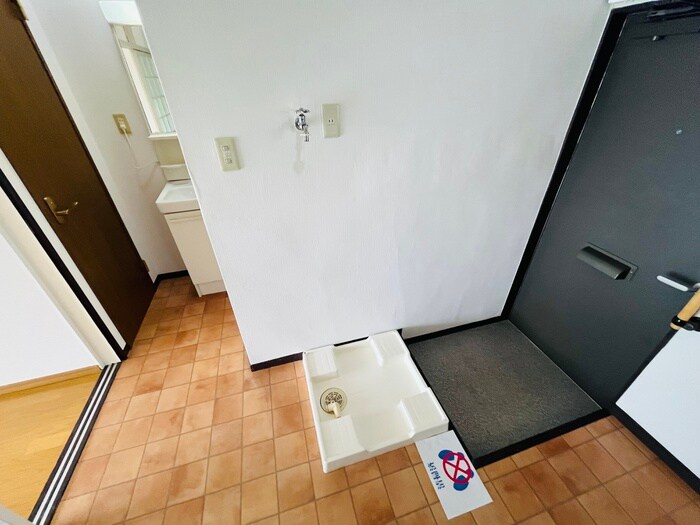 物件内観写真13　(洗濯機置場)