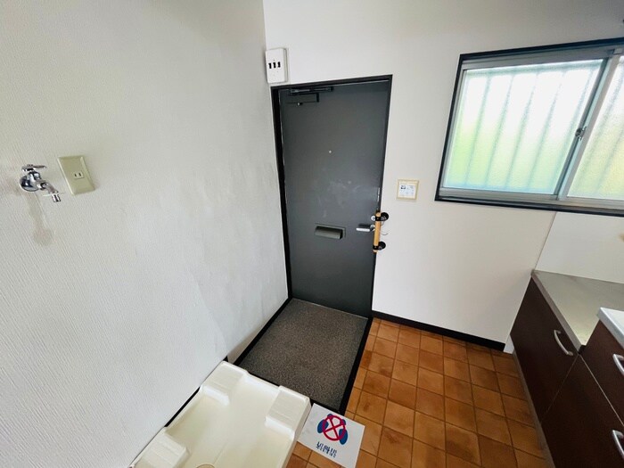 物件内観写真14　(玄関)