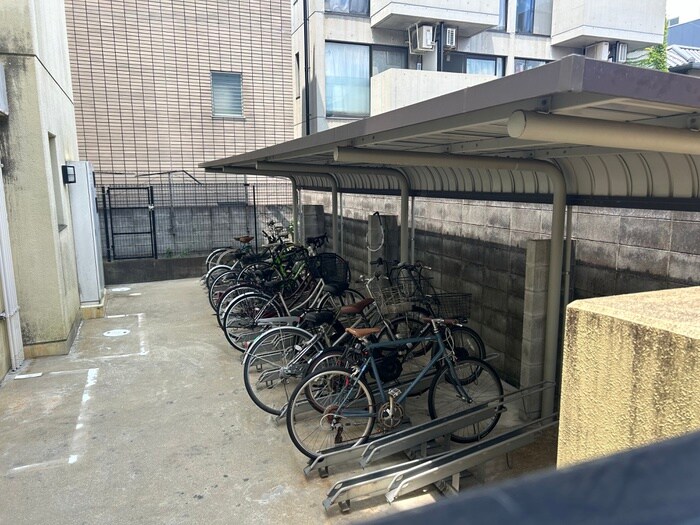 物件外観写真5　(駐輪場)