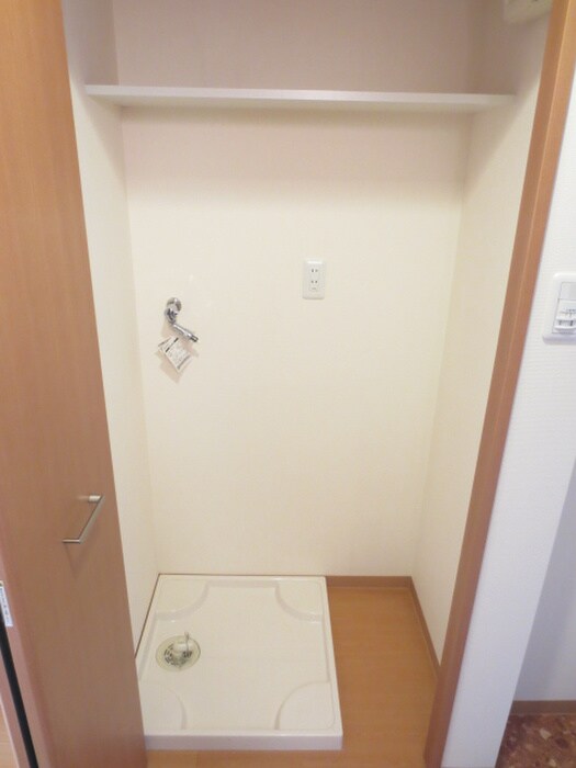 物件内観写真13　(洗濯機置場)