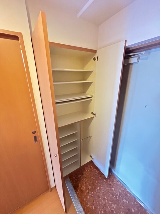 物件内観写真13　(靴箱)