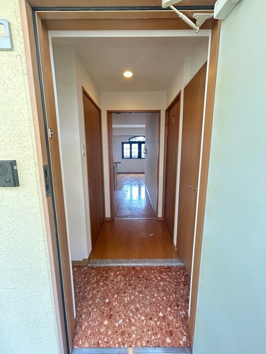物件内観写真14　(玄関)
