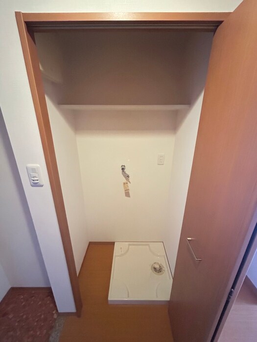物件内観写真16　(洗濯機置場)