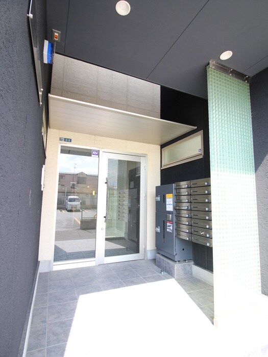 物件外観写真2　(エントランス部分)