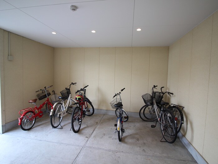 物件外観写真4　(駐輪場)