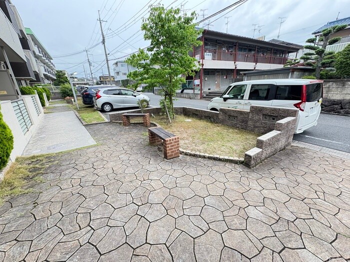 物件外観写真6　(エントランス部分)