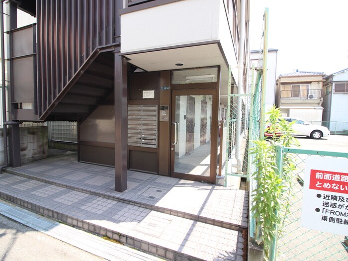 物件外観写真5　(エントランス部分)