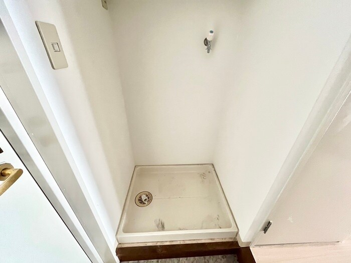 物件内観写真15　(洗濯機置場)