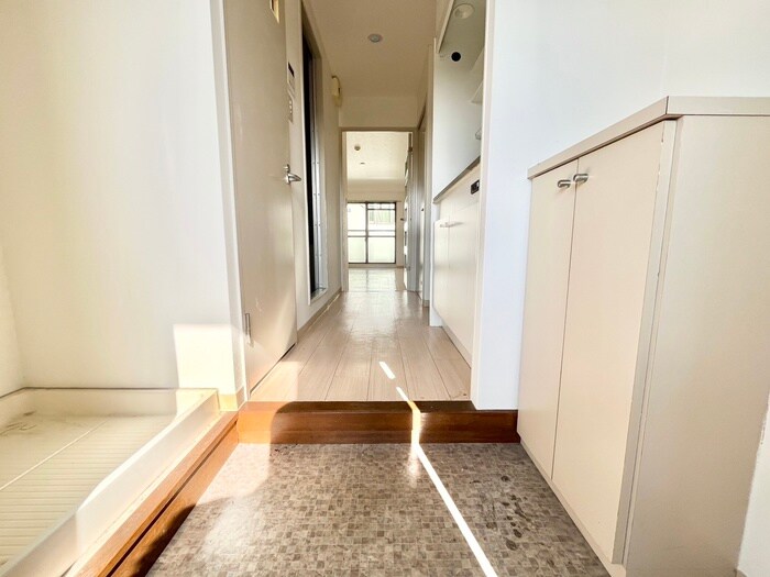 物件内観写真16　(玄関)