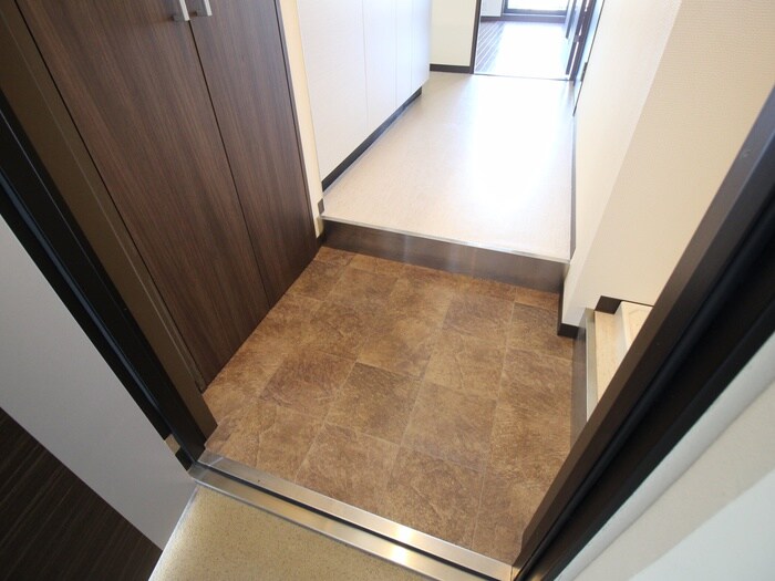 物件内観写真6　(玄関)