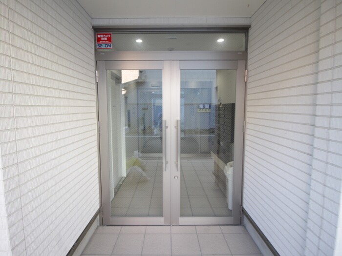 物件外観写真5　(エントランス部分)