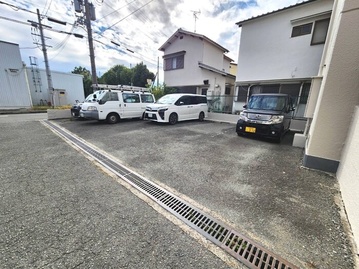 物件外観写真4　(駐車場)