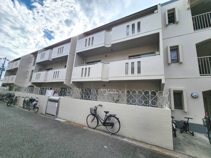 物件外観写真5　(駐輪場)