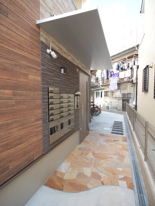 物件外観写真3　(エントランス部分)