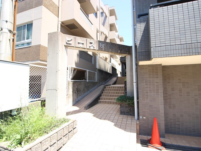 物件外観写真3　(エントランス部分)