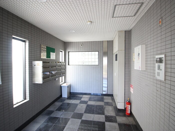 物件外観写真4　(エントランス部分)