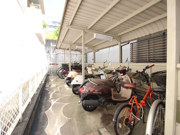 物件外観写真5　(駐輪場)
