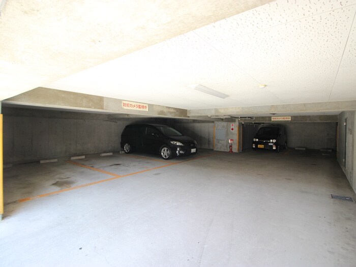 物件外観写真6　(駐車場)