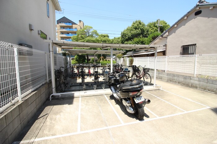 物件外観写真4　(駐輪場)