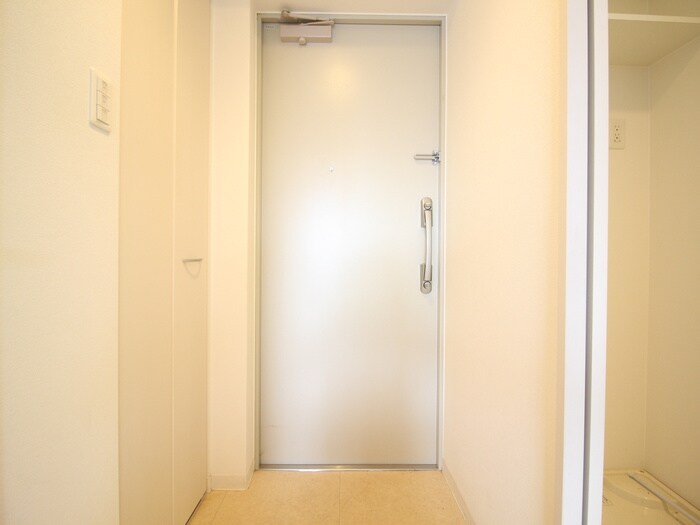 物件内観写真16　(玄関)