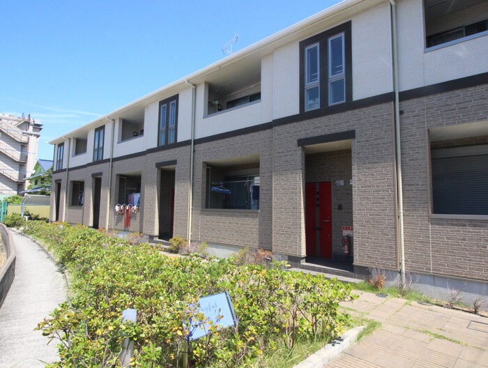 物件外観写真3　(エントランス部分)