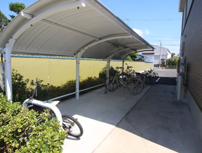 物件外観写真4　(駐輪場)
