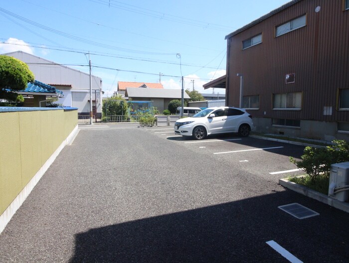 物件外観写真5　(駐車場)