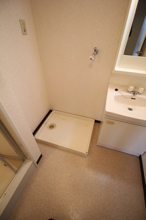 物件内観写真9　(洗濯機置場)