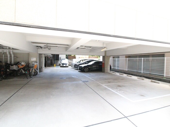 物件外観写真6　(駐車場)