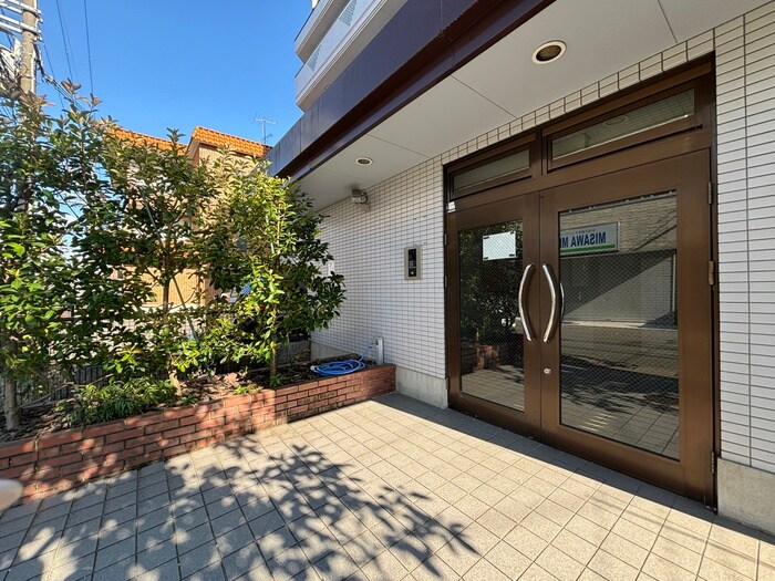 物件外観写真5　(エントランス部分)