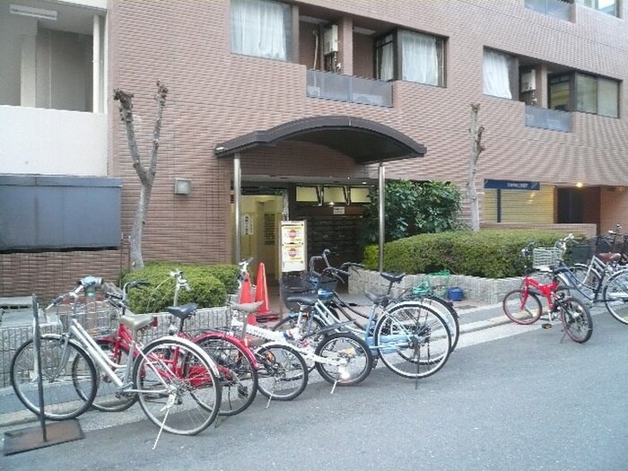 物件外観写真3　(エントランス部分)