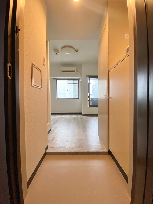 物件内観写真10　(玄関)