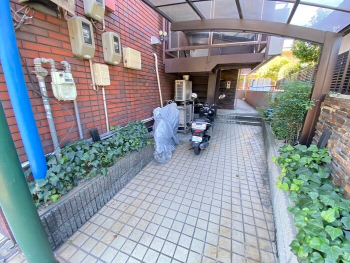 物件外観写真5　(駐輪場)