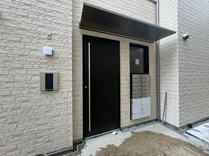 物件外観写真4　(エントランス部分)