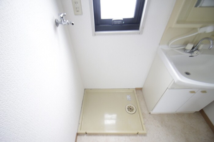 物件内観写真10　(洗濯機置場)